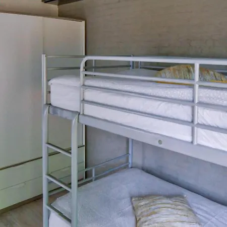 펜션 2 Bedroom Cozy In