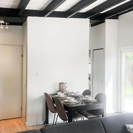 펜션 2 Bedroom Cozy In *