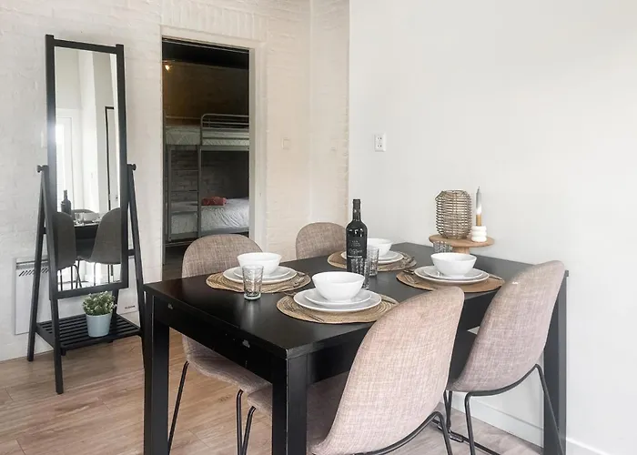 2 Bedroom Cozy In بيت للعطل