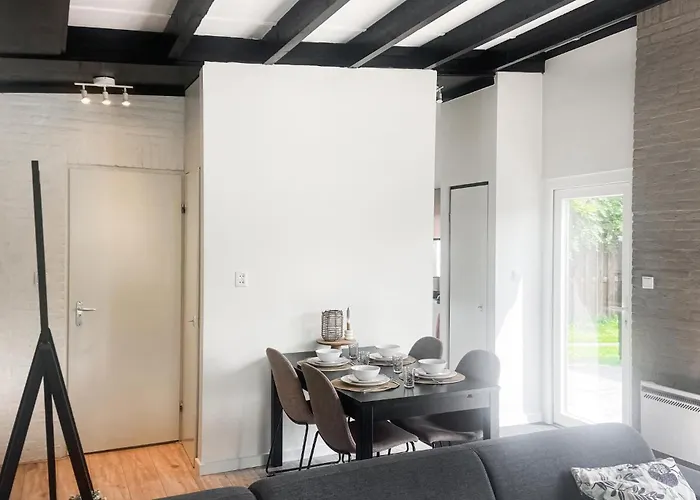 بيت للعطل 2 Bedroom Cozy In *